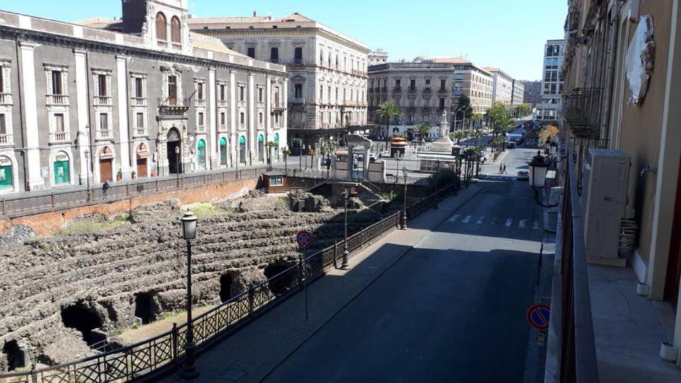 Anfiteatro Le Suites CTA Exterior foto